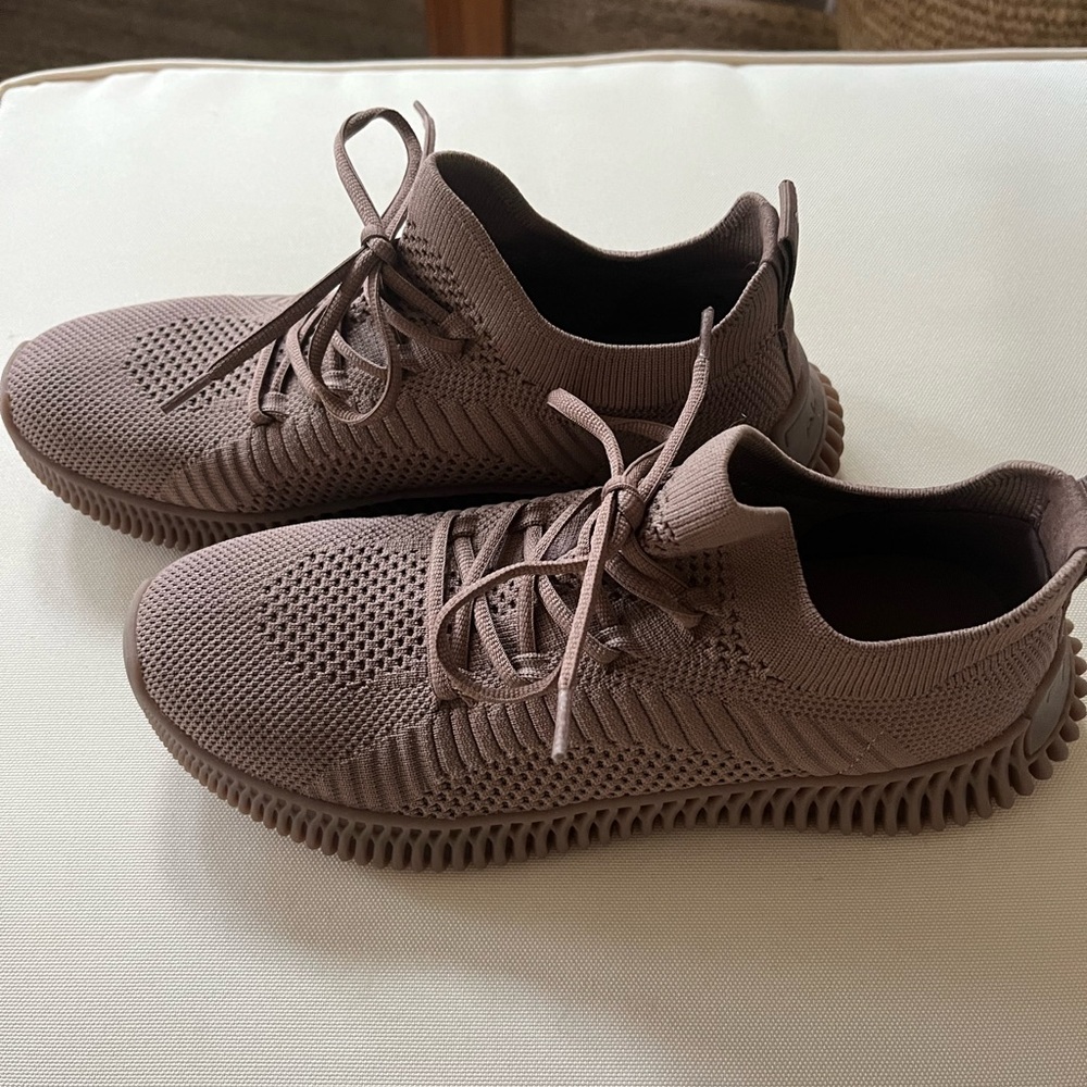 Women’s Sneaker